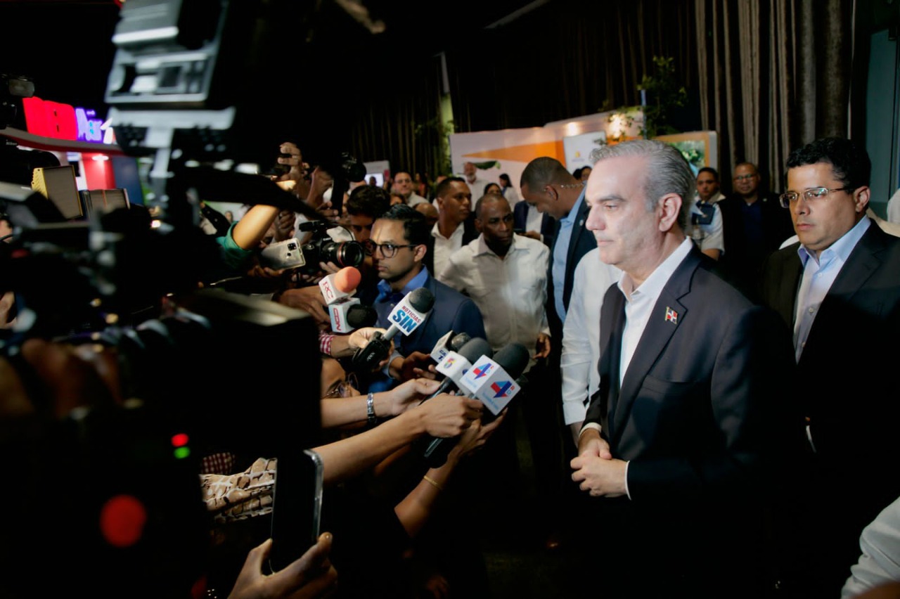 Abinader dice ejecuta plan que garantizará totalidad de la demanda eléctrica