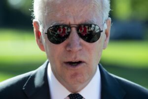 Biden promete reunirse con legisladores para tratar el control de armas