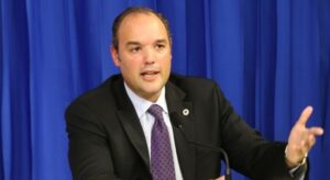 Senador califica de ineficaz medidas del Gobierno para contener inflación