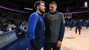 Doncic, Jokic, Antetokounmpo, Tatum y Booker, en el mejor quinteto de la NBA