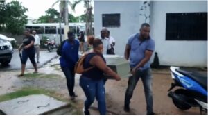 Conductor de grúa muere electrocutado en distrito municipal Mamá Tingó