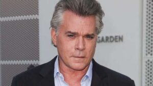 Trasladan cadáver del actor Ray Liotta a Funeraria Blandino  