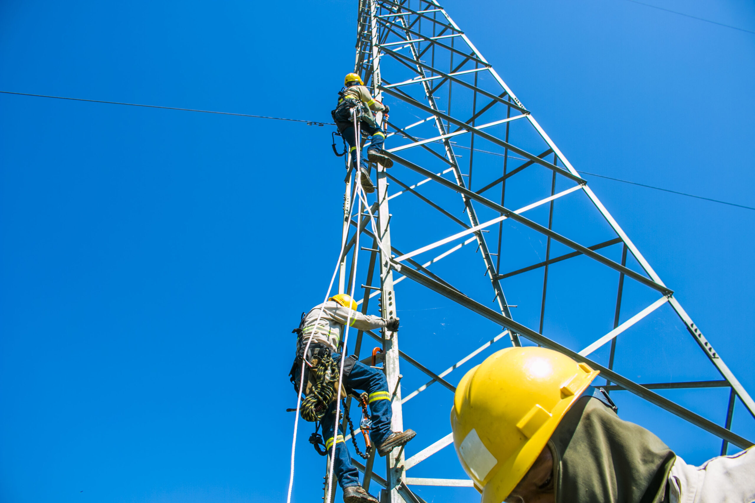 ETED informa trabajos en línea de transmisión energética región Este