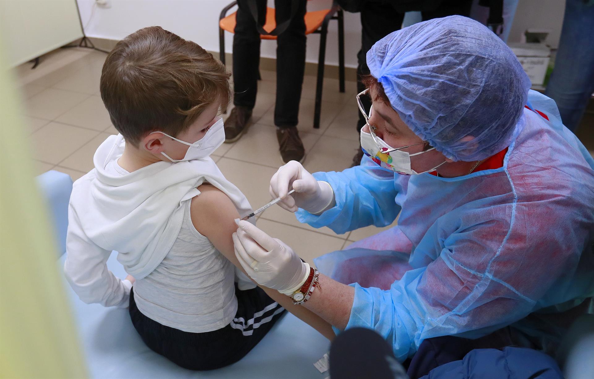 La FDA autoriza la dosis de refuerzo de Pfizer para niños entre los 5 y los 11 años