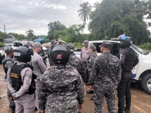 Policía Nacional detiene ocho personas mediante operativo en Monte Plata