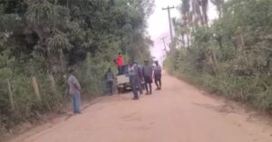 Comunitarios protestan en La Victoria por arreglo de calles