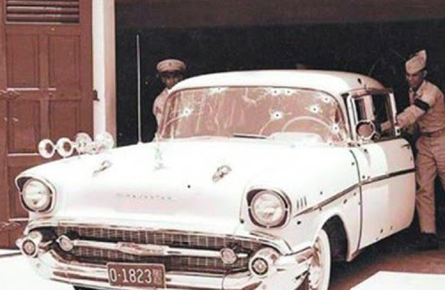 esenta impactos recibió el Chevrolet azul de Trujillo, siete el cuerpo del dictador.