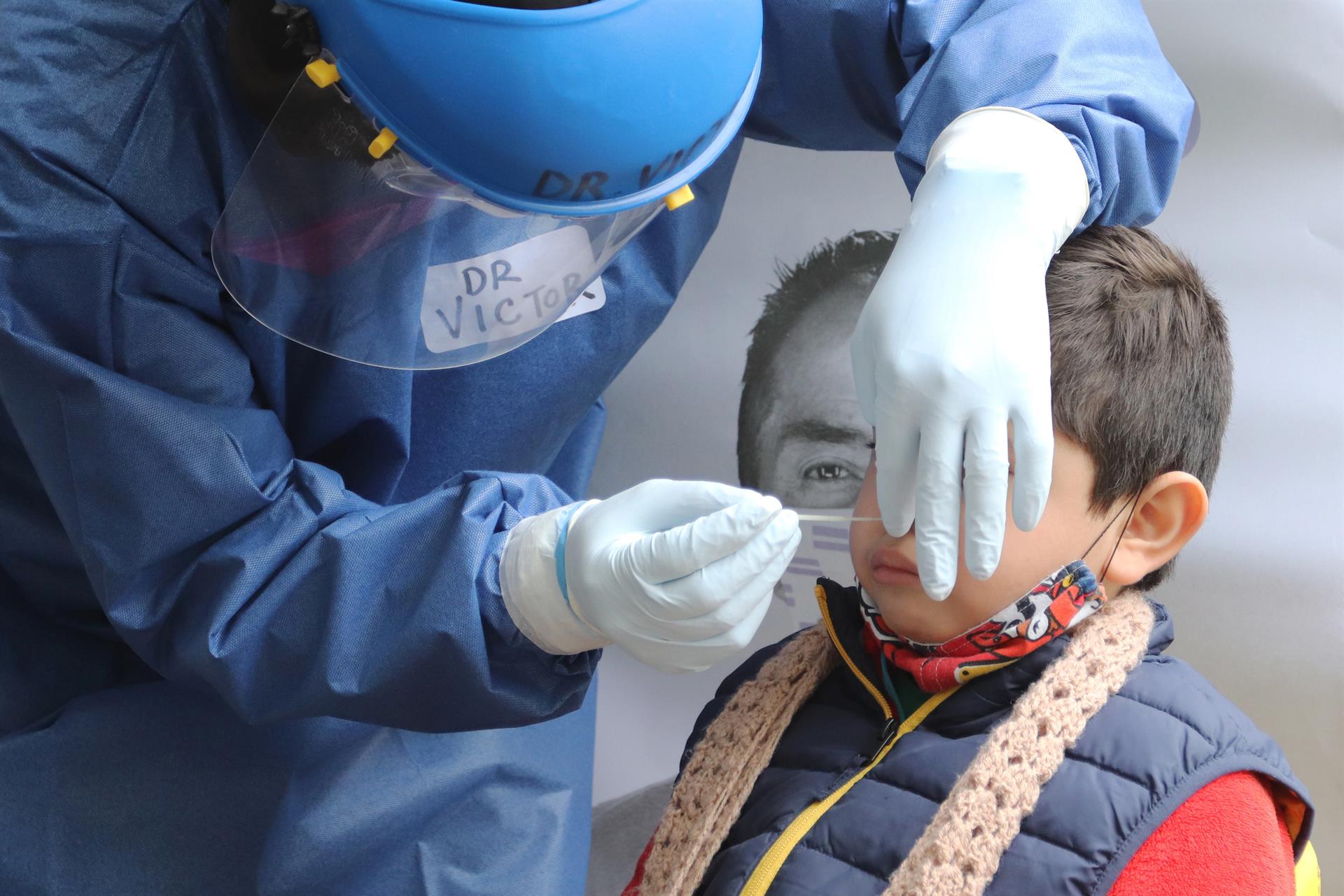 Detectan mecanismos que se activan en casos graves de covid en niños