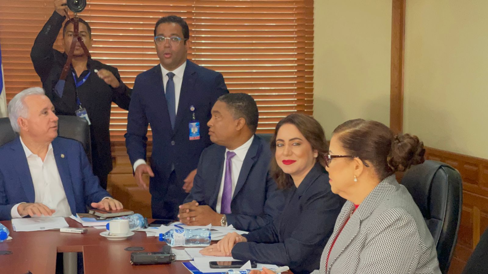 Comisión Senado acoge respuestas de Gloria Reyes; no será interpelada