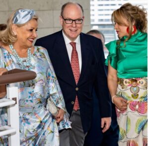 Embajadora dominicana en Francia, Rosa Hernández de Grullón, junto al Rey de Mónaco Alberto II