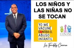 Contralor Catalino-Freddy-Correa en la promoción CONANI. La promoción fue distribuida en varios centros educativos de la provincia María Trinidad Sánchez.