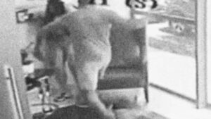 MP presentará ante un juez hombre captado en cámara golpeando a su pareja