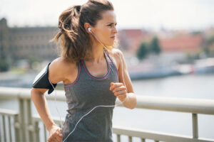 La música ayuda a correr más y mejor a corredores, según estudio