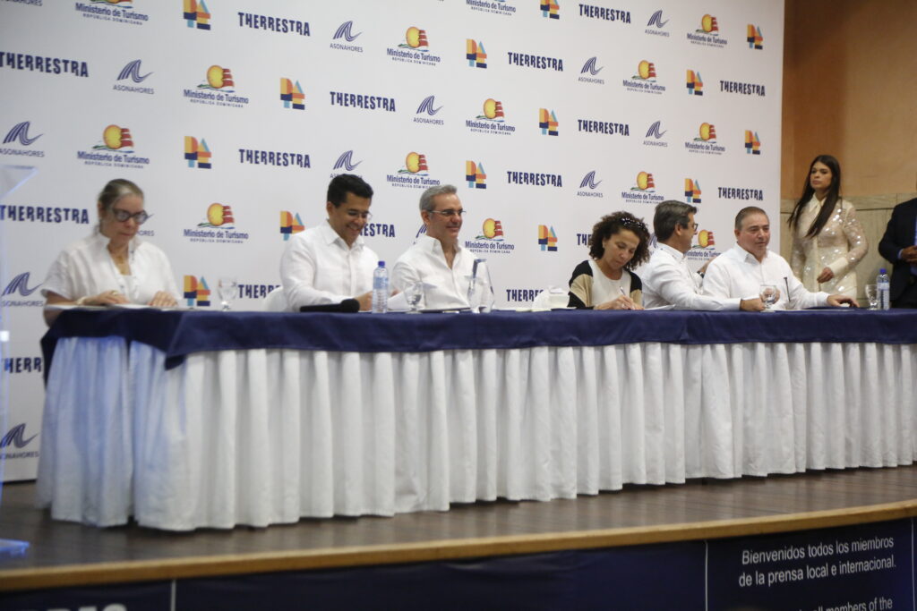 RD firma acuerdos con importantes aerolíneas de Canadá