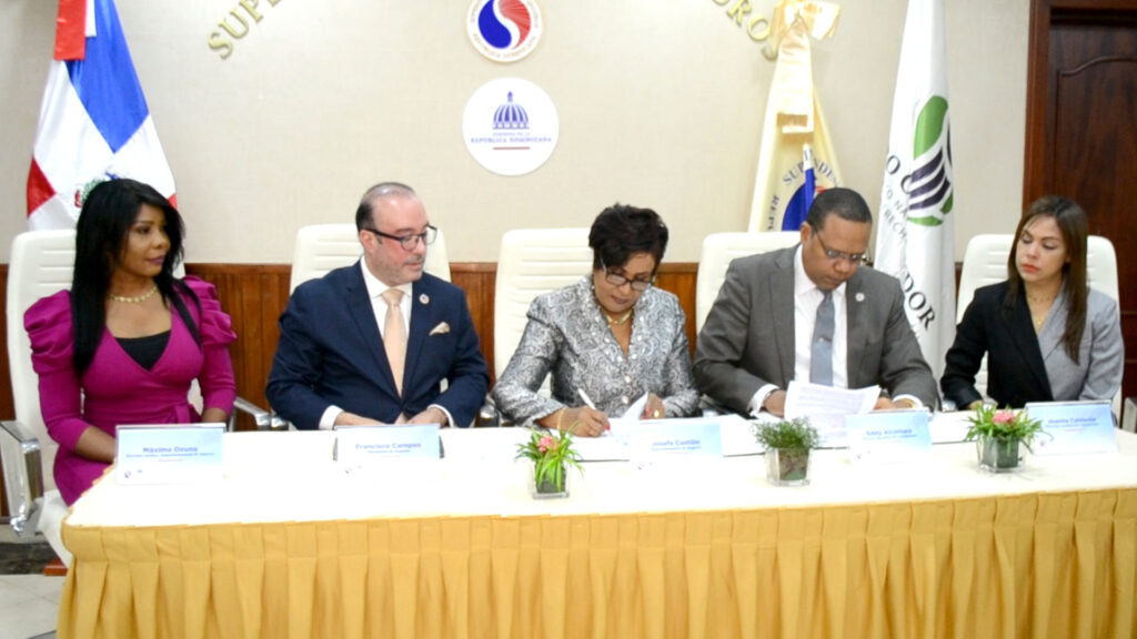 Firman acuerdo interinstitucional para proteger a usuarios de seguros