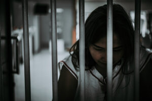 Imponen prisión a madre permitía hijos tuvieran relación sexual entre ellos