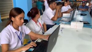 Programa Supérate entrega más de 2000 tarjetas en Cotuí 