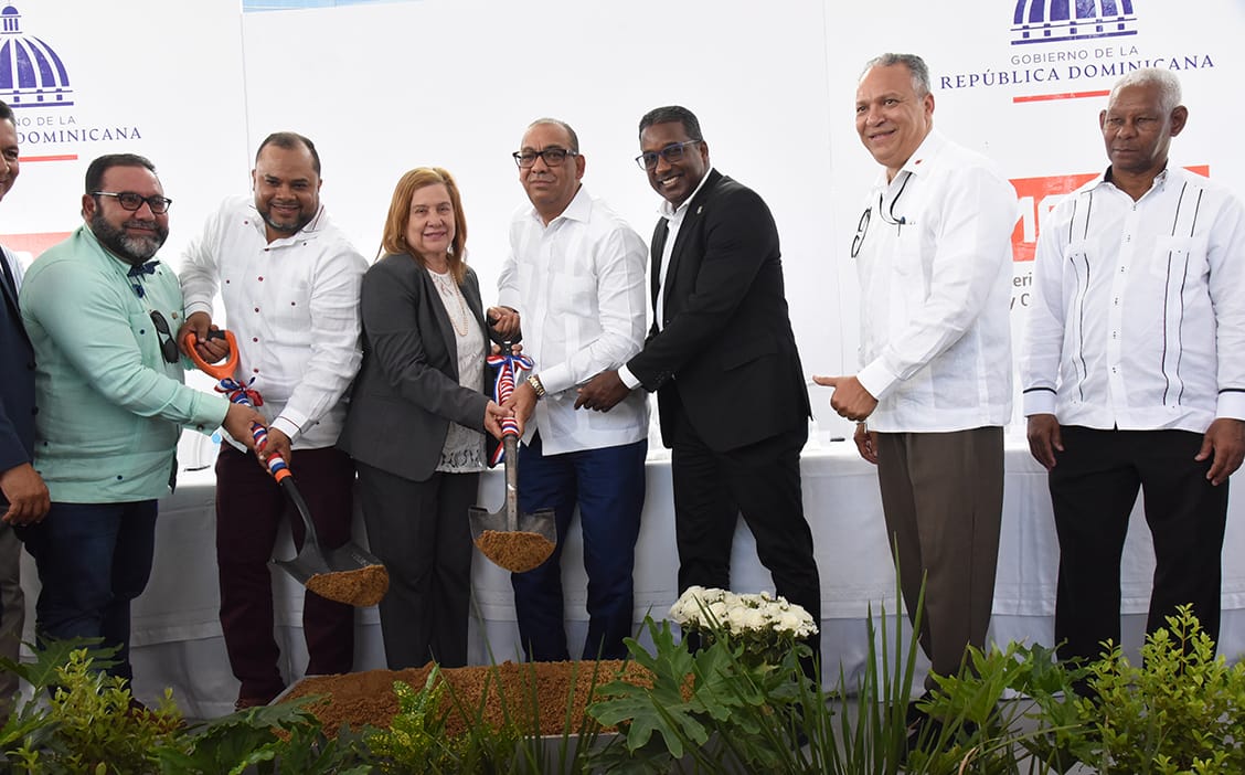 Deligne Ascención inicia reconstrucción de carretera La Vega-Jarabacoa