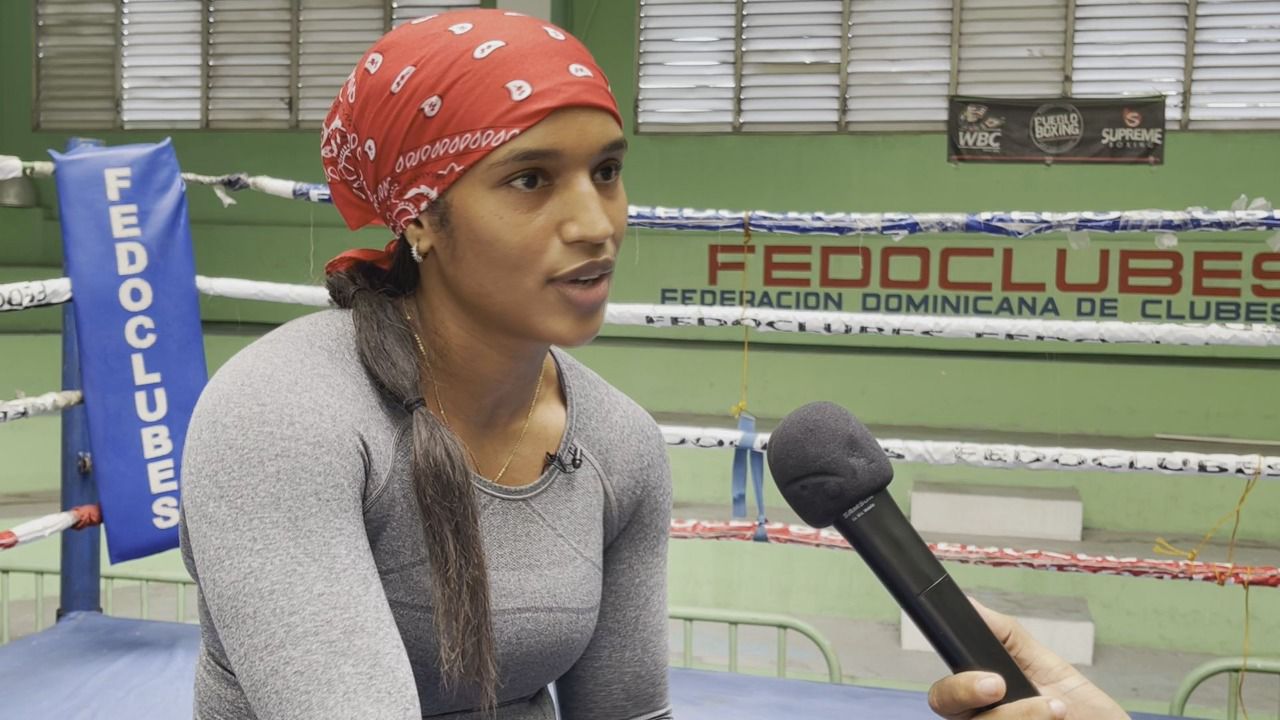Claribel Mena "La Rompe Corazones" mantiene a sus hijos con el boxeo