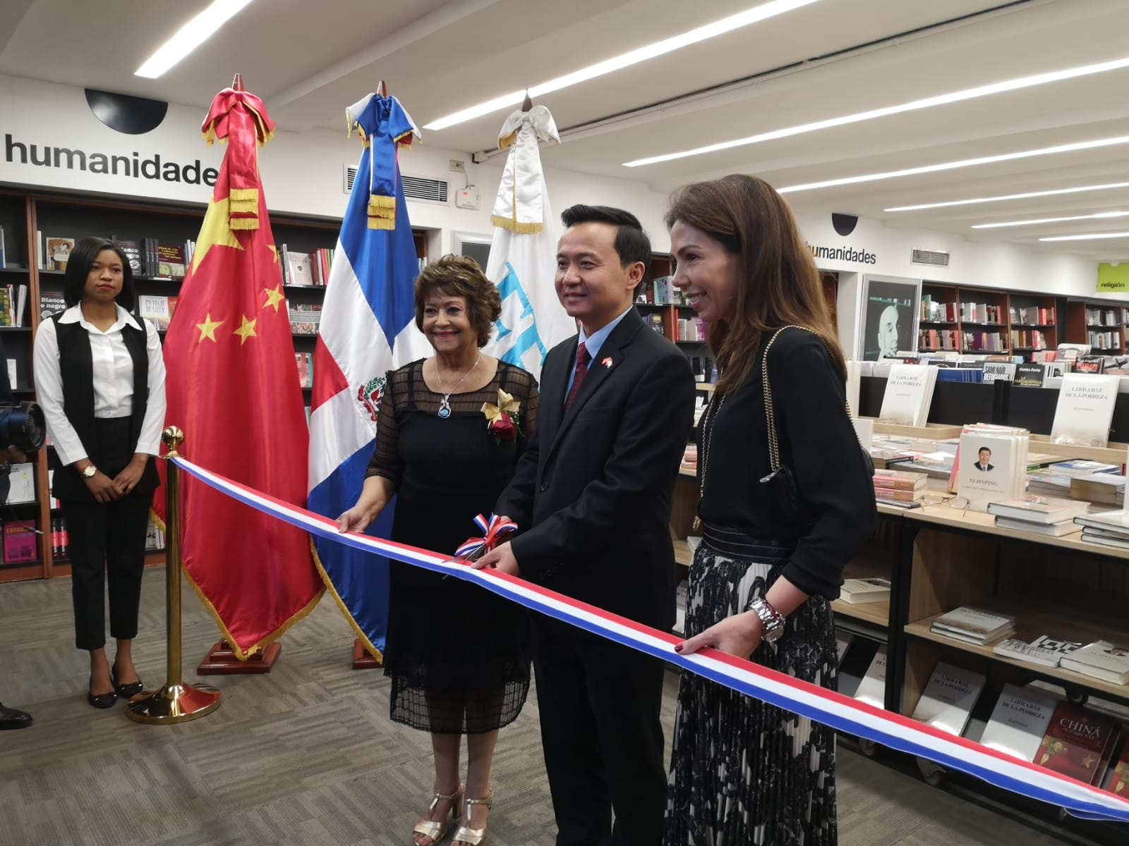 Presentan libro de presidente de la República Popular China