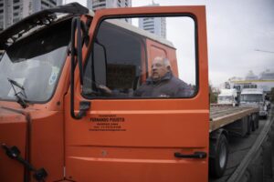 Altos precios de combustibles provocan malestar en Sudamérica