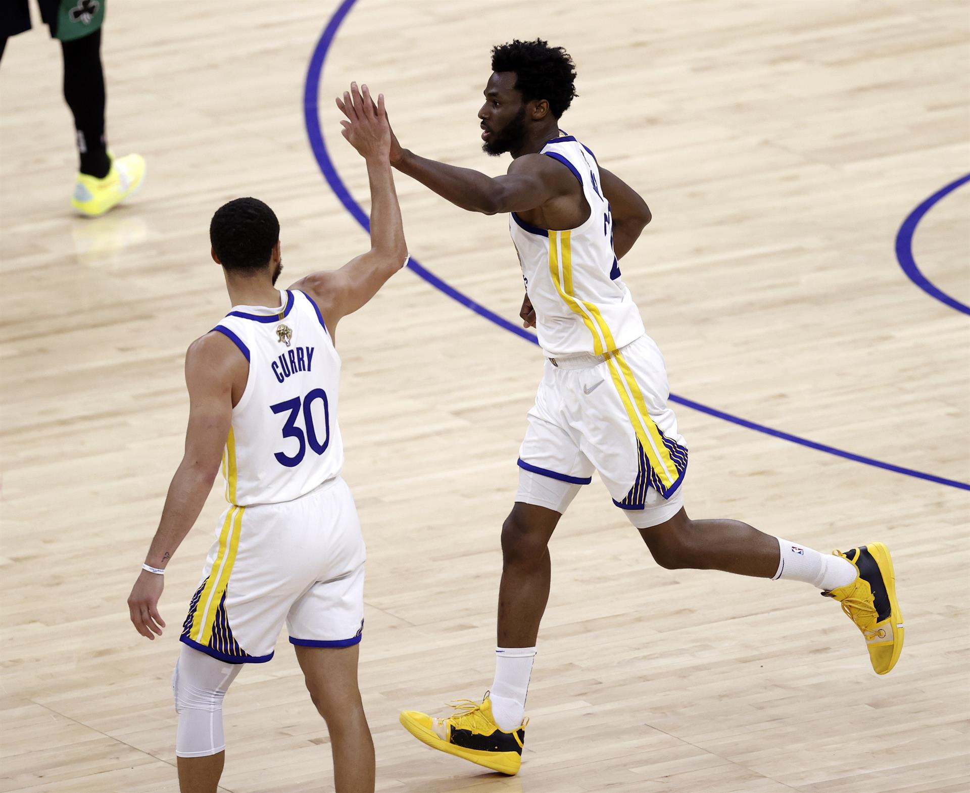 104-94: Golden State con la serie 3-2 ante Boston