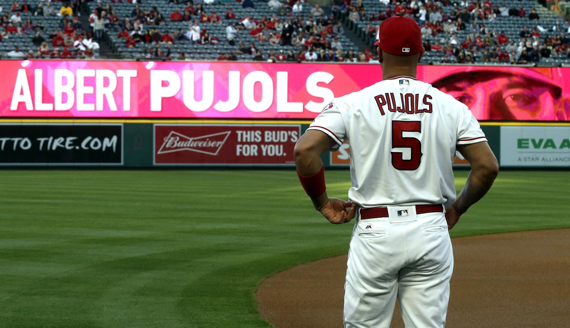Albert Pujols supera a Molitor en el noveno lugar en hit