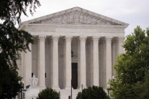 El Supremo de Estados Unidos autoriza a Biden acabar con el programa Quédate en México