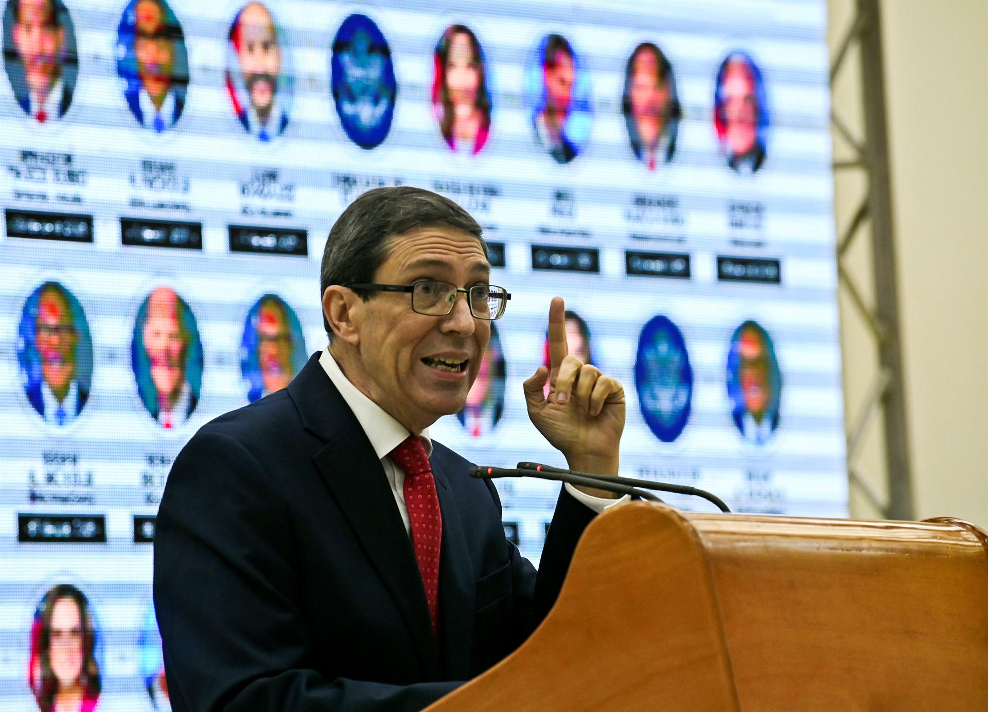 El canciller cubano acusa a Estados Unidos de fomentar la migración irregular
