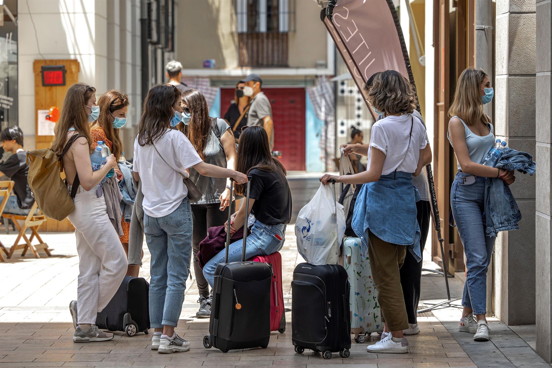 El papa pide a jóvenes que usen "bien y con responsabilidad" sus vacaciones