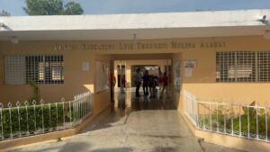 Suspenden almuerzo escolar en Villa Riva por falta de pago a suplidor 