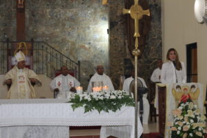 Celebran en Santo Domingo Este misa en memoria de ex primera dama Rosa Gómez de Mejía 