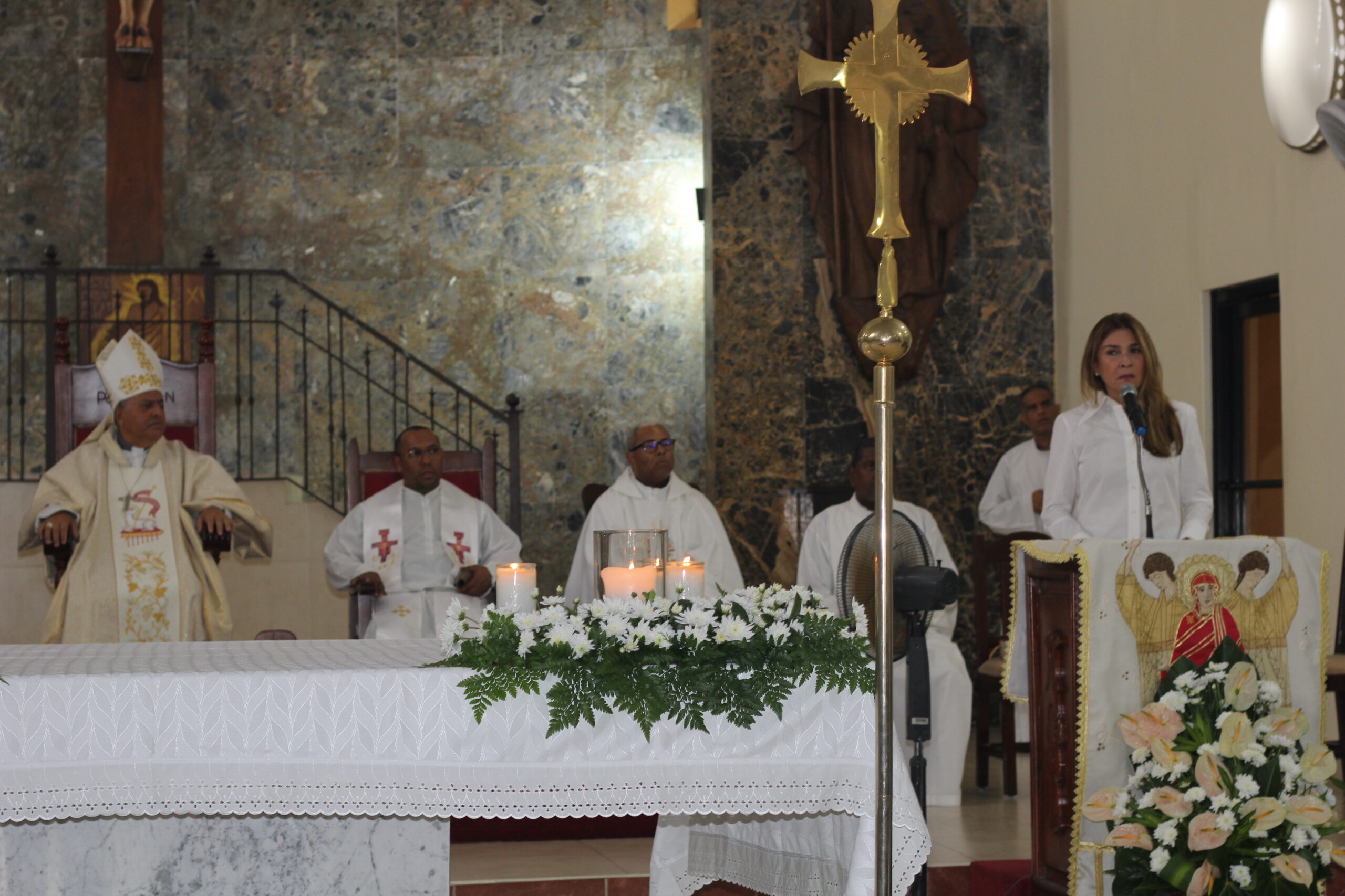 Celebran en Santo Domingo Este misa en memoria de ex primera dama Rosa Gómez de Mejía