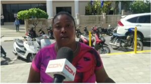Mujer acude a Tribunal en defensa de pareja que la habría amenazado de muerte
