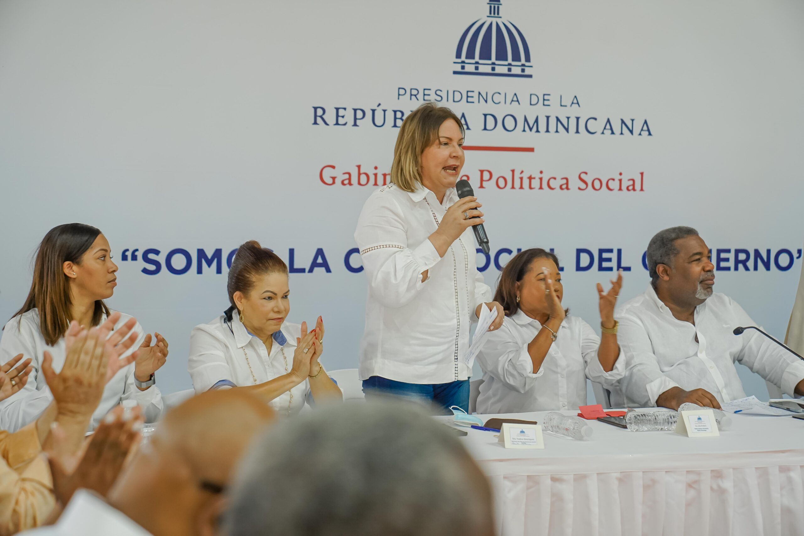 Gobierno entrega alimentos a familias de escasos recursos a través del Plan Social