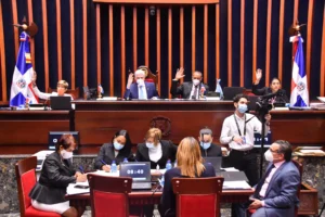 Adenda contrato compra de vacunas a Pfizer provoca retiro bancadas opositoras en Senado 