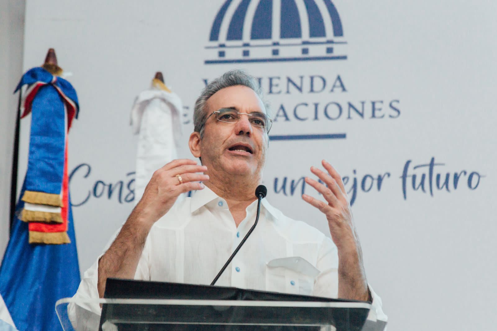 Abinader y ministro Carlos Bonilla inician construcción UASD recinto Azua
