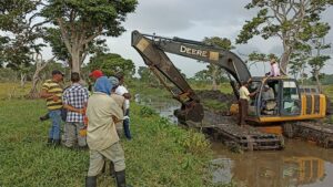 Productores agropecuarios denuncian funcionario del IAD quiere llevarse anfibio