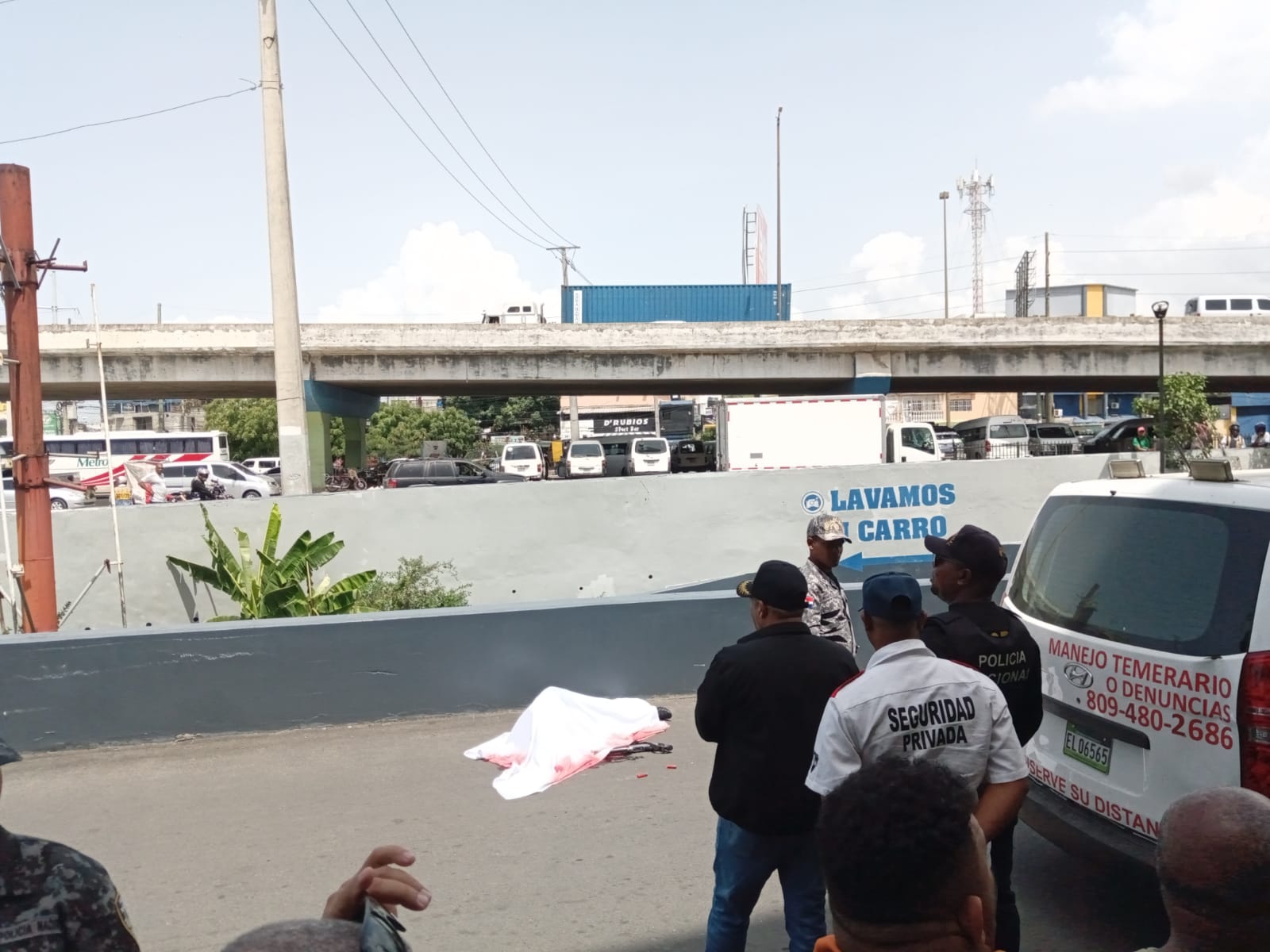 Vigilante se quita la vida próximo a centro comercial