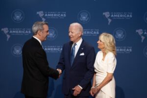 Presidentes Abinader y Joe Biden intercambian saludos en marco de la Cumbre de Las Américas