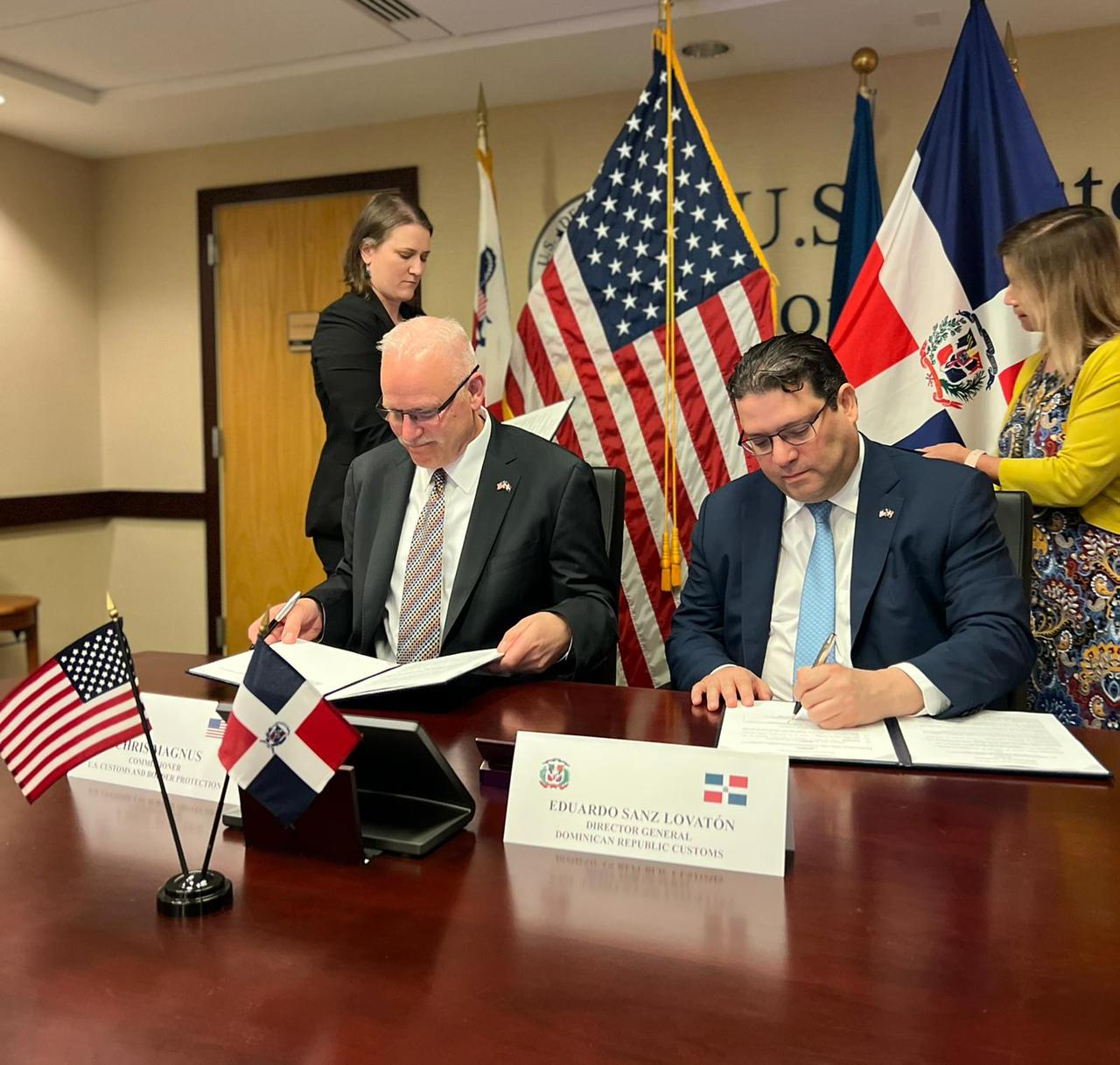 A través de sus organismos aduaneros los gobiernos de la República Dominicana y de los Estados Unidos estarán intercambiando información que optimice la detección de riesgos para su seguridad nacional.