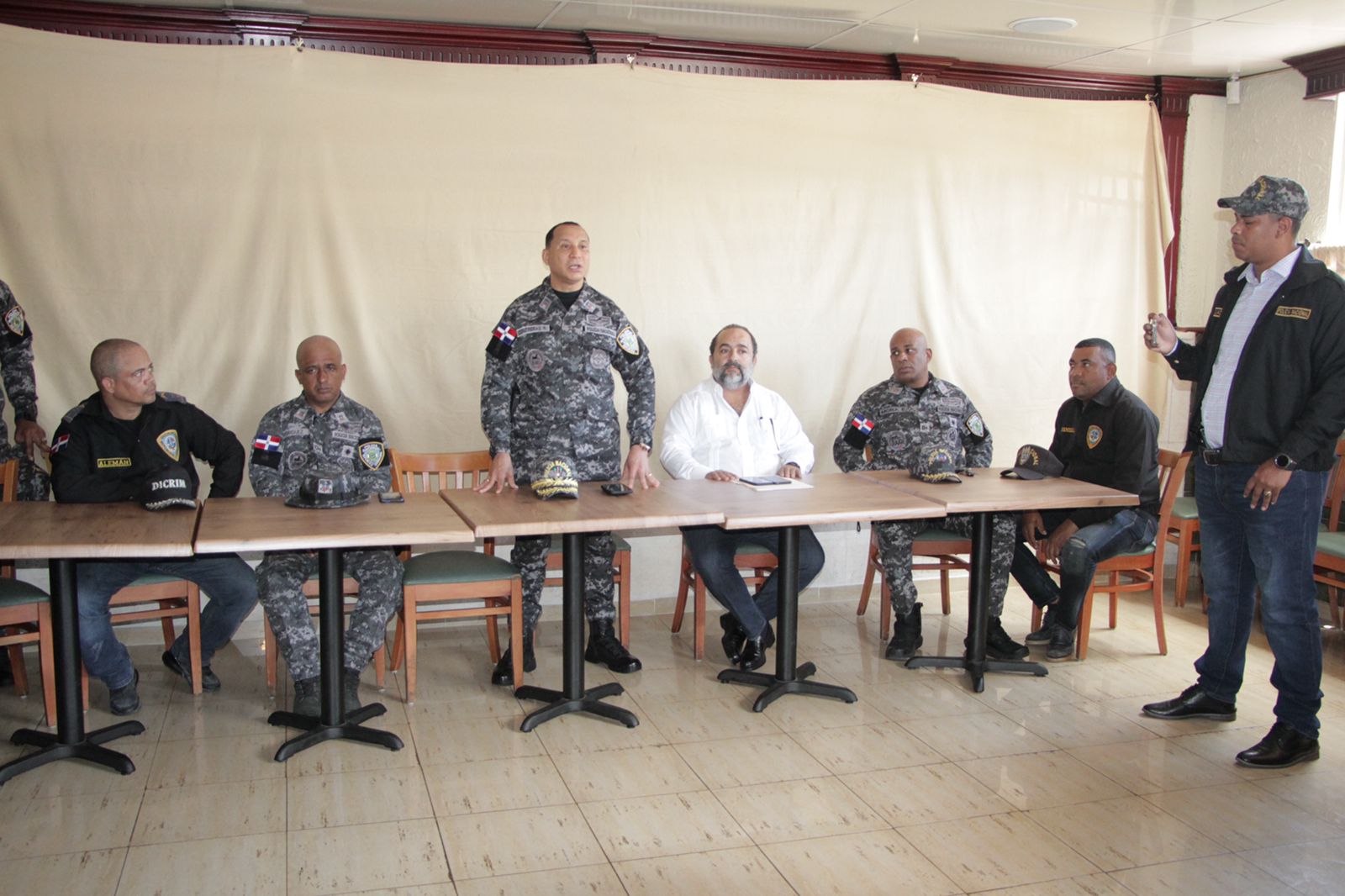 Comerciantes de Villa Consuelo y PN plantean medidas de seguridad