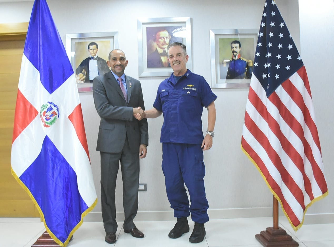 Presidente DNCD se reúne con director Fuerza de Tarea Interagencial Sur de EE.UU