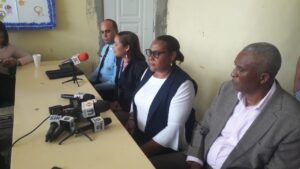 Envían a sus casas y a terapias psicológicas tres jovencitas escenificaron video bailando en ropa interior en una escuela