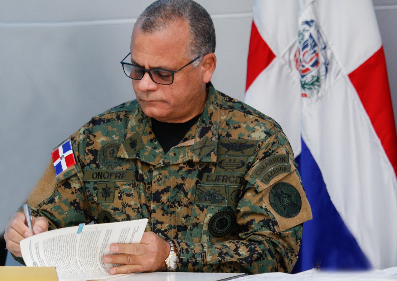 Ministerio de Defensa reduce 46% a cotización militares retirados para el seguro SENASA