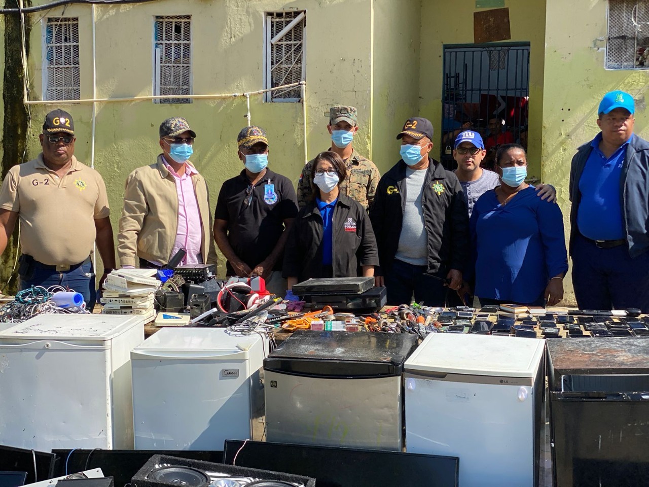 Ministerio Público y autoridades penitenciarias realizan requisa en cárcel pública de Santiago Rodríguez, retienen electrodomésticos, armas y artículos diversos