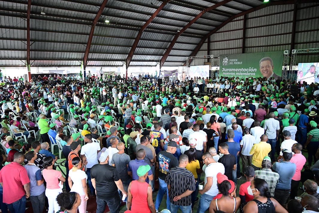 El partido Fuerza del Pueblo amplió su matricula de miembros este fin de semana, con el paso a esta organización de varios dirigentes del PRM, los ex alcaldes de La Victoria y San Luis y empresarios del transporte privado.