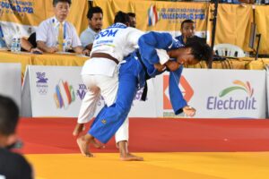 Oro de Pamela Rodrìguez comanda cosecha de tres medallas para karate  