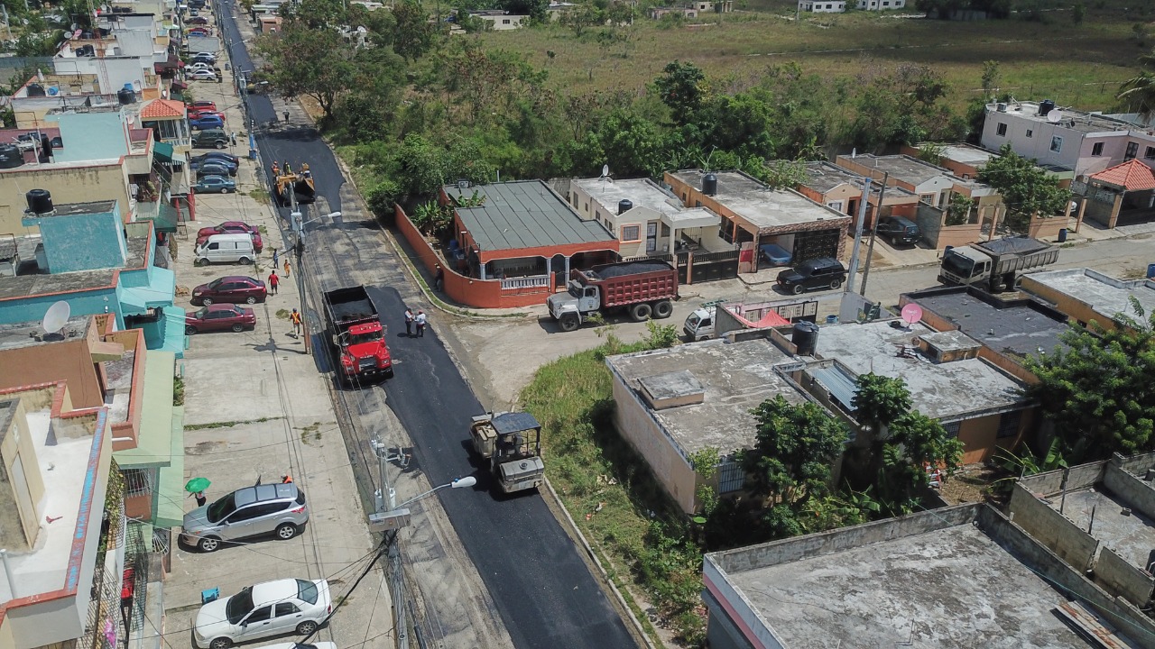 Alcaldía Los Alcarrizos extiende plan de asfalto a Ciudad Satélite