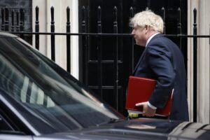 Los ministros de Boris Johnson le pedirán en breve que dimita
